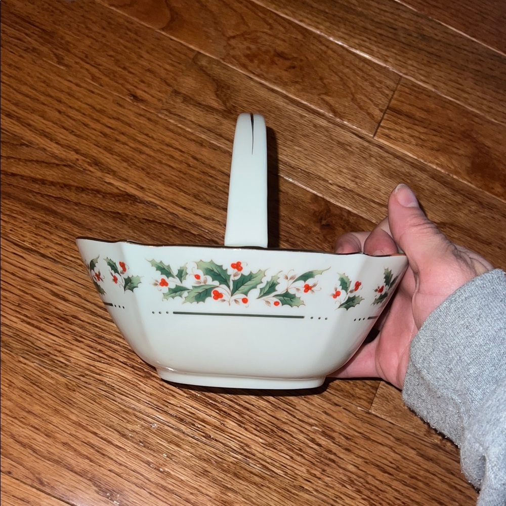 Holly Yuletide White Mistletoe Handled Oval Basket Christmas Decor Decorations